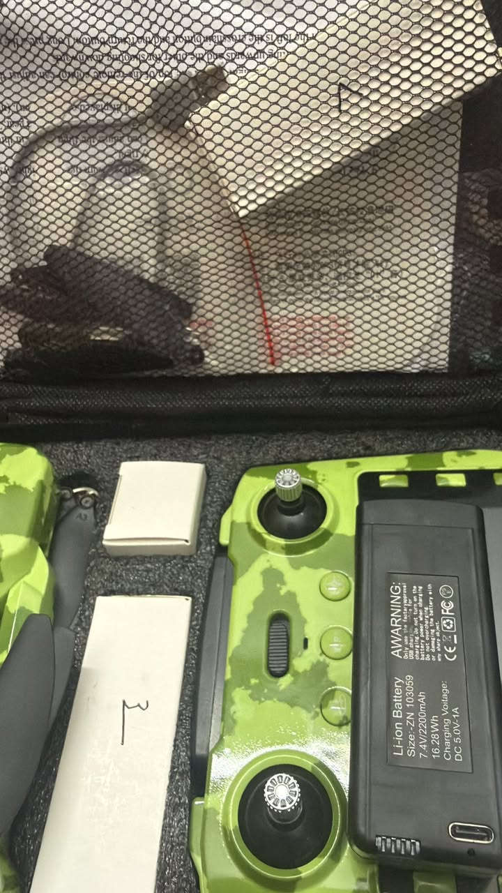 درون جديده ٤ بطاريات وبيها هواي موصفات شاشه ***********
