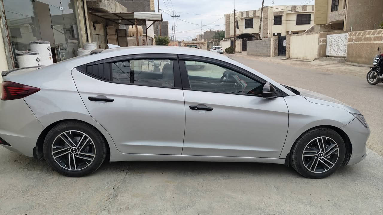 سلام عليكم
للبيع النترا 2020 

محرك 2000 

ماشية 90 كيلومتر مو ميل 

صور الحادث بالمنشور وبيها الجاملغ الخلفي صبغ جوة قبق البانزين فقط وصورة قبل الصبغ موجودة 
سياره كامله من كلشي ما بيه نقص برغي 

عارضها ب 138 بيها مجال بسيط 

بغداد اللطيفية 

***********

***********
