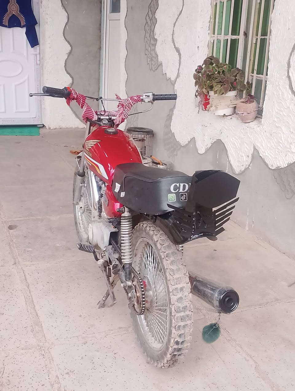 سلام عليكم دراجه للبيع موديل 2016 لا صرف ولا بخار الحويجه ناحيه الرياض السعر 350بي مجال قليل لطيبين يرهم للمراوس هم هاذه رقمي ***********
تحياتي للجميع
