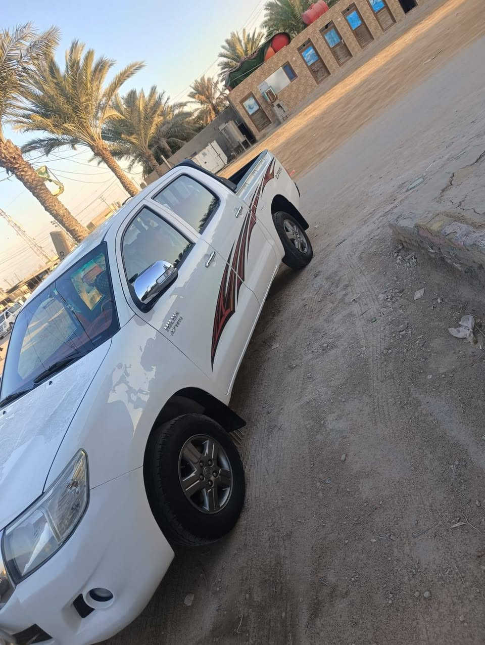 سلام عليكم للبيع بيكم هايلكس موديل 2014 كويتي شاصي 19 مكفوله كفاله عامه بسمي تحويل مباشر  تبريد ثلج سياره وضع شركه مال جناي مكان نجف للستفسار  ***********
