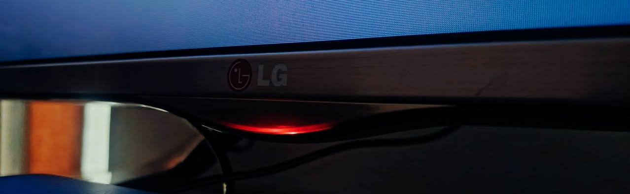 تلفزيون LG حجم 42 بوصة (صنع في كوريا الأصلي 🇰🇷)
السلام عليكم شباب.. عندي شاشة LG نظيفة جداً وبحالة الوكالة للبيع، موديل (42LA6130) الشاشة غراضها أصلية ومكفولة من كلشي
​🔎 حالة الشاشة:  نظيفة شبه جديدة جداً وما مفتوح برغي منها نهائياً (على حطة بلادها ولم تدخل صيانة سابقاً)
​💡 أهم المواصفات:
​الحجم والشاشة: 42 بوصة LED بدقة Full HD مع لوحة IPS (ألوان قوية وزوايا رؤية واضحة جداً).
​ميزة الـ 3D: تدعم تقنية السينما ثلاثية الأبعاد (Cinema 3D) لمشاهدة الأفلام المجسمة
للعلم ليست سمارت يمكن ربط عليها اجهزة  📺tv box وتشغيل اليوتيوب وجميع البرامج 
​المنافذ: تحتوي على مداخل HDMI و USB لتشغيل الأفلام ال 3D وممتازة للبلايستيشن والستلايت . 
​🎁 الملحقات:
​الريموت الأصلي نظيف شخط مابي 
​مناظر (نظارات) الـ 3D الأصلية الخاصة بالشاشة.
​📍 المكان: بغداد الكرخ 
💵 السعر: 180 
​📞 للتواصل: يرجى المراسلة على الخاص


**إذا كنت صاحب هذا الإعلان وتريد حذفه لأي سبب، رجاءا أرسل رسالة إلى الدعم الفني**