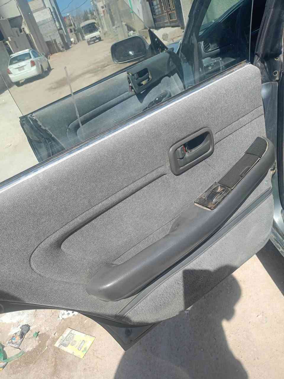 سلام عليكم سيارة شيزر موديل 1991 سنوية 28 تنتهي السيارة حلوة خير من الله كير دواخل كله جدد محرك بيه بداية تبخير سعرهه 35 وبيه مجال رقم الهاتف *********** العنوان أبي الخصيب مهيجران
