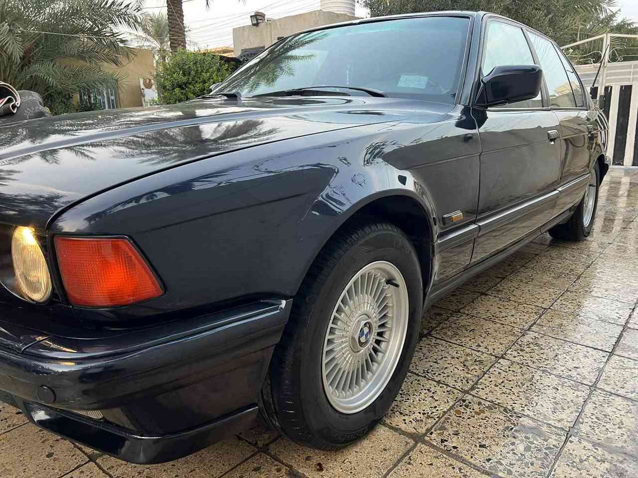 بيئم موديل 94 رقم بغداد انكليزي بأسمي 740  سياره جاهزه  على اخر حبايه مكينه 8 اسلندر منضومة غاز بيهة يعني انسى صرف بانزين تخم تاير حداديه امامي خلفي جديد  كهربائيات كلهة عل ابلاد  دبل جام فتحه طكتين سياره فول الفول وصبغ درجى اولى  مكان السيارة واسط الكوت السعر 78 وبيهة مجال *********** علمن السيارة بدون اي حادث اوضربة
