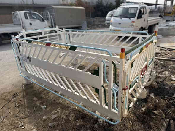 چەمچەی کیا بۆ فرۆشتن بۆ 2700 و 3000 دەبێ نوێیە
دەست کردی جلالە 
سعری 375 دۆلار کەمێک مەجال 
شوێن هەولێر 
***********
