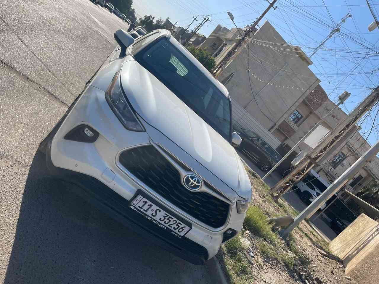 السلام عليكم 

تيوتا هايلاندر موديل23 هايبرد محرك ٢٥٠٠ 

خليجي ساز  

رقم بغداد مشروع وطني 

٧ راكب كشن متصل 

المواصفات معروفه 

تحكم ستيرن 

تحكم اوتو جميع النوافذ

شاحن USB عده مخارج امامي وخلفي 

تبريد ٣ قطع تحكم امامي خلفي 

ثلاث انضمه قياده ايكو وعادي واسبورت 

تحكم مري جانبيه

حساسات مري جانبيه 

دخول ذكي 

لايت زينون 

جنطه كهرباء 

وهواي مواصفات   ماشيه 70

 مكان سياره بغداد /

للاستفسار 

0781 321 5576‬
