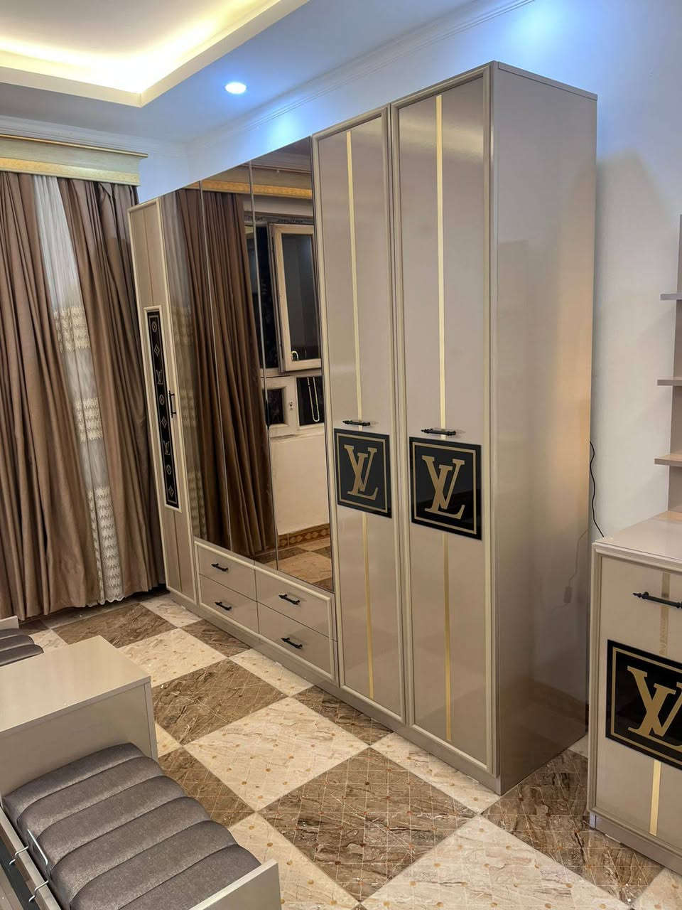 من داخل بيت الزبون
من معرض وموبليات اميد 
انسب أسعار لدينا افتر سوك بل أخير تعال يمنا وأحكم بنفسك
💥💥📣📣📣📣
يتوفر لدينا غرفة نوم 5 قطع و غرفة نوم 6 قطع وغرفة نوم 7 قطع وغرفة نوم 8 قطع وغرفة نوم 9 قطع وغرفة نوم 10 قطع وغرفة نوم 11 قطع كل موديلات غرف نوم متوفر لدينا أكثر من 200 موديل  من غرف
يتوفر لدينا غرف نوم شبايي

دوشك نفرين أكثر من 10 موديل 
دوشك نفر واحد أكثر من 10 موديل

قريولة خشب و حديد
وسفري تركي و عراقي و صيني 

تعلاكات أكثر من 21 موديل

طبلاة أكثر من 50 موديل
خماسي و ثلاثي و رباعي 

كنتور بابين و 3 أبواب و 4 أبواب و5 أبواب  و 6 أبواب 

وكاروك اكثر من 15 موديل 

مستواليت 
امرايه عمودي
ميز مكتبي 
كراسي مكتبي 
ميز طعام🍱🍜
ميز تلفزيون📺
عش مرجوحة
عش أطفال 
طخم ديوان
قريوله طابقين
زحلكيه
مرجوحة حديقه 
ميز طعام حديقه🍴

العنوان قضاء طوز خورماتو شارع عام مقابل معرض الغدير مجاور ايوب ديكورات او مجاور علي فاتح الزراعي

بإدارة
علي عباس 
***********
***********
