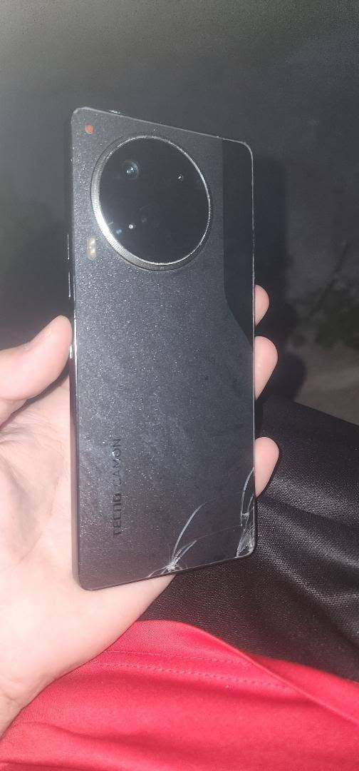 للبيع تكنو كامون 30
• المعالج: Helio G99 Ultimate
• الذاكرة: 256GB
• الكاميرا الخلفية: 50MP مع OIS
• الكاميرا الأمامية: 50MP
• البطارية: 5000mAh مع شحن سريع 70W
• سماعات ستيريو Dolby Atmos
• نظام : Android 15
ملاحظة: الشاشة مغيرة وتشتغل بصورة طبيعية.
السعر: 100 الف بي مجال ومراوس
للاستفسار مراسلة خاص


**إذا كنت صاحب هذا الإعلان وتريد حذفه لأي سبب، رجاءا أرسل رسالة إلى الدعم الفني**