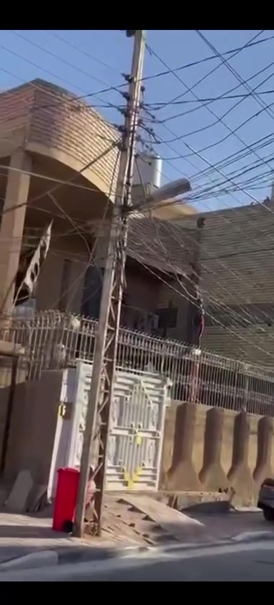 بيت في حي التحي مقابيل الشارع الرئيسي مساحه 200 متر طابو صرف شبه تجاري بي برج اسيا سيل سنويه 6 مليون مع كهرباء 24 ساعه مراوس بقطعه ارض مع الفرق او بيع نقد السعر 575 مليون وبي مجال بسيط 
***********صاحب الدار
