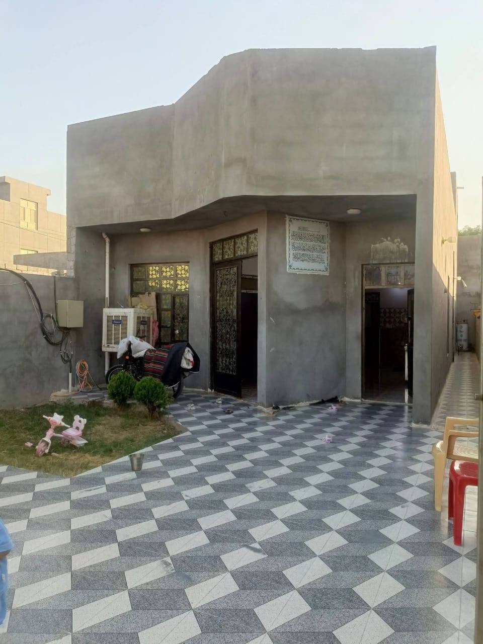 للبيع بيت طابو زراعي سند 25 قرب ملعب محمد حميد 
مساحته 250م 
سعره 85 مليون
للتواصل زيارة مكتبنا مكتب النورس مجاور مرطبات ادريم أو الاتصال بنا ***********
