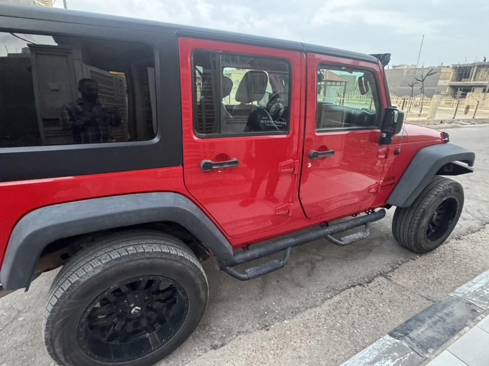 جيب رانكلار فئة سبورت محرك 6 سلندر عليها تعديل ورفع فول سفاري مع تخم تاير جديد 
مديل 17  حادث جداً بسيط رقم مميز 
للاتصال
***********
