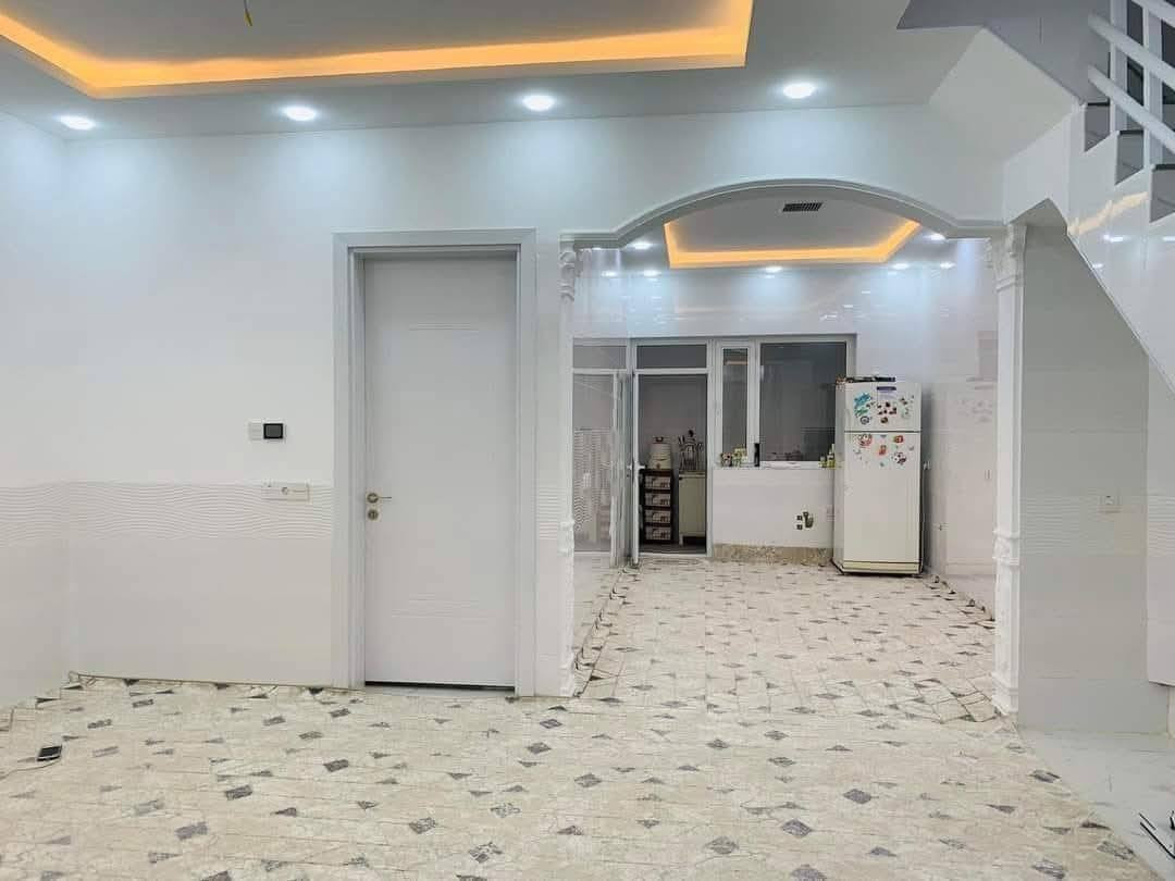 خانو بۆفرۆشتن گەرەکی ئەندازیاران 125مەتر تاپۆ
 قات و نیوێک و ژێر زەمین، بەردەم چۆڵ،حەدیقەفول فول مواسەفات ، دکتی موبەریدە، سەقف مەغربی، دەرگاو پەنجەرەی ئەلەمنوێم،.کاشی سپی .کامل کارەبای لیتە،،ئەم خانوە،تازە دروستکراوە،  نزیک مزگەوت،قوتابخانە،باخچەی ساوایانە ***********
