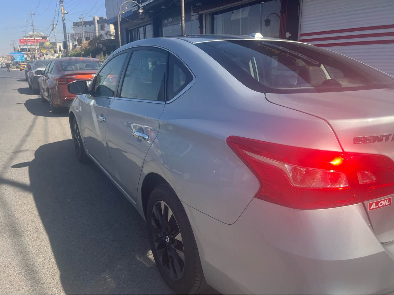 نيسان سنترا موديل 2017svللبيع 
كير ومحرك وتبريد وتدفئه كله بشرط 
صدر وتايرات وبطاريه كله جديد سياره مابيه نقص 
موصفاته كير اوتو تشغيل بصمه بيه نظام ايكو واسبورت وليتات زينون اصفر
صورة الحادث موجوده شوفه وصل فحص هم موجود داخل منشور  
سنوية هزه كله جديد وبسمي 
السعر 118 وبي مجال 
*********** كركوك, العراق

