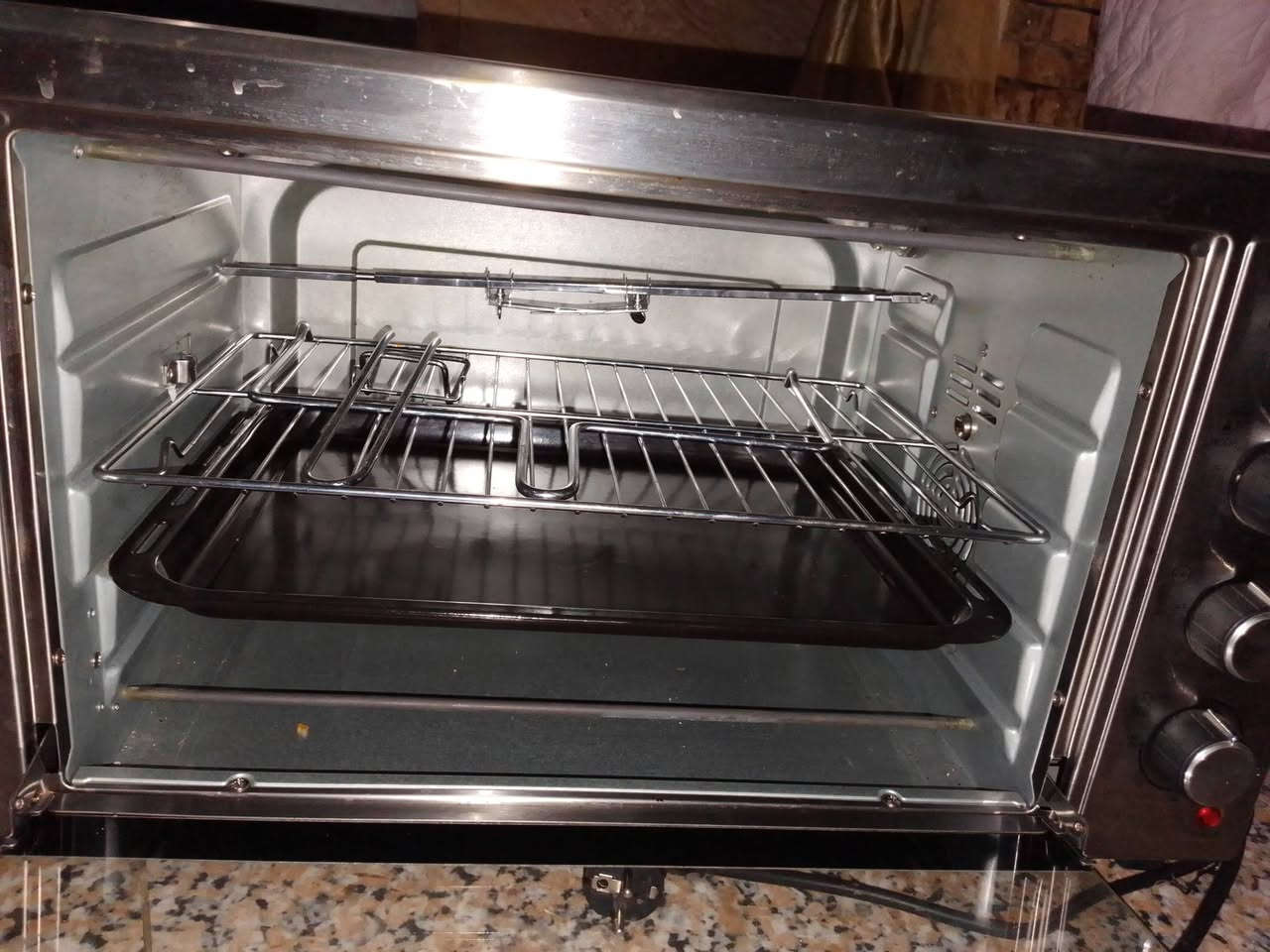 اوفن ستيل لاصلي مشتري ب 125 نبيعه 80
مكانه ديوانيه شارع 30 
الرقم ***********
