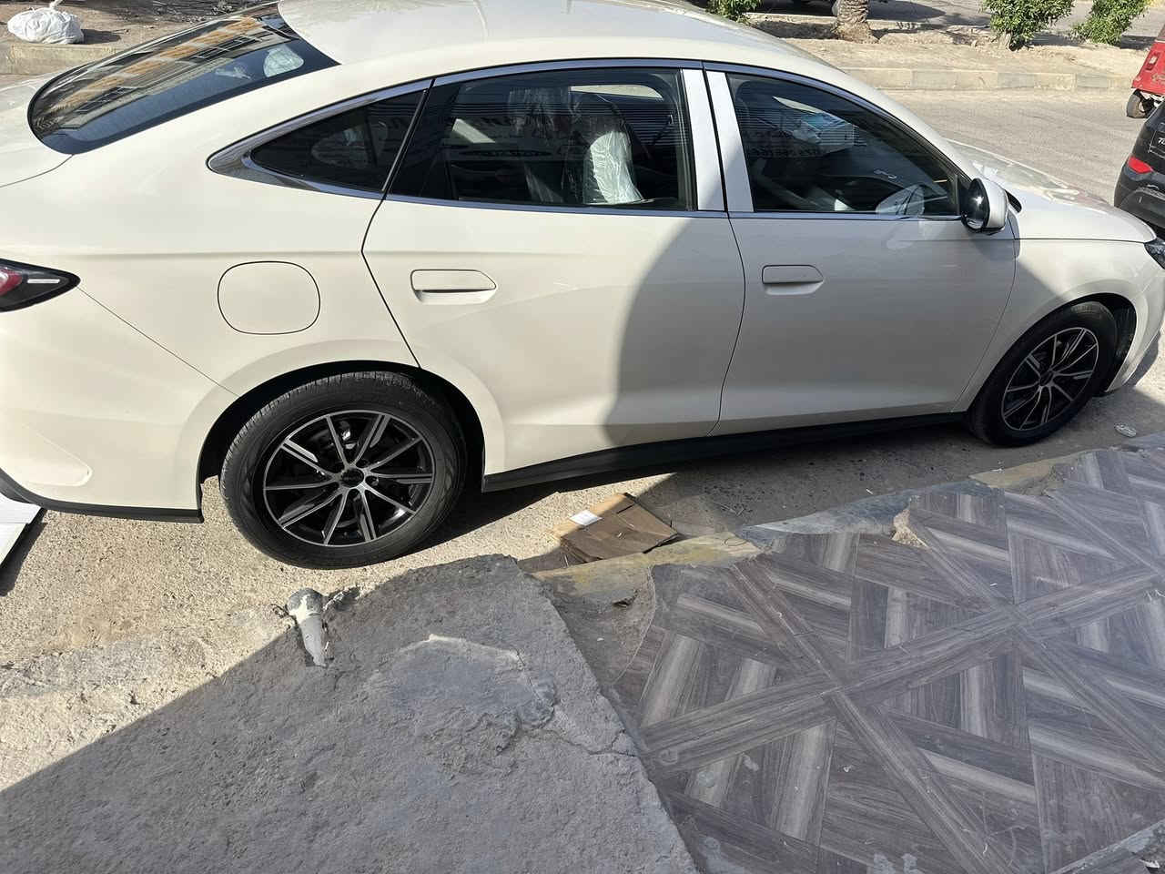 byd Seal06  
الموديل : 2025
اللون : ابيض غير محدد 
الرقم : بغداد
الممشى : 19000 
البطارية : 80 كيلو بالشحنة الواحدة
الكاميرات : عدد 5 / 360 درجه 
الداخل : ابيض + كشن كهربائي 
قمارة حديد 
السياره محدثه + يوجد بها جميع البرامج + شاشة كبيرة قلاب + حساسات + قطعتين تبريد + 4 منافذ usb + فول تحكم ستيرن 
السعر (( 24٫500)) وبيها مجال قليل 
مكان السياره بغداد / ابو غريب 
***********
