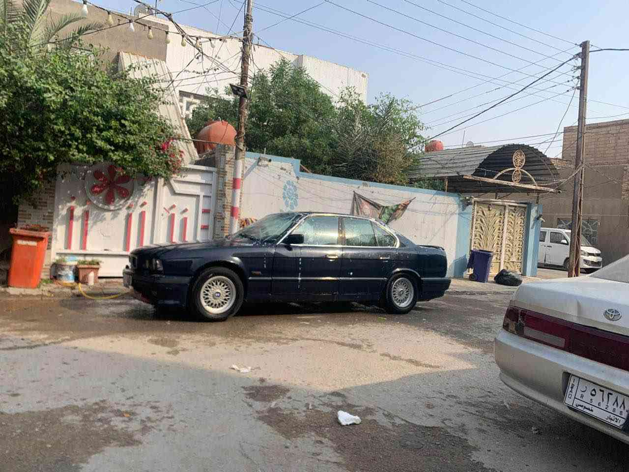 السلام عليكم 
بي ام دبليو حجم 520 اصل كير عادي موديل 94للبيع تبريد شغال محرك مابي شي حداديه عوزه شويه مصبوغه عام السياره
رقم نجف بسمي سعرها 53 ورقه وبيه مجال ومكان السياره نجف حي الجامعه 
*********** فقط للبيع. بدون مراوس النجف, العراق
