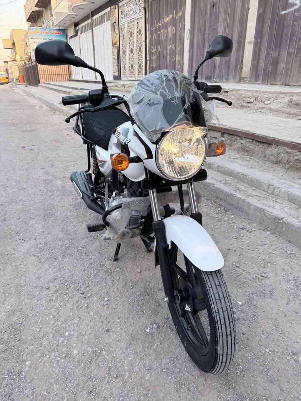 سلام عليكم 🤚
بوكسر للبيع اخت الزيرو 
مديل 2023 
نازله سنه2025 شهر 12 
ماشيه 16 الف دراجه زيرو 
مكفوله كفاله عامه مكينه كير ضربه من كلشي دراجه اخت جديده 
مرقم بغداد رقم انكليزي بسمي تحويل ثاني يوم 
السعر السعر 2750 وبيها مجال حك الجيه 
بكاني الغزالية شارع البداله 
الاتصال *********** اتصال
