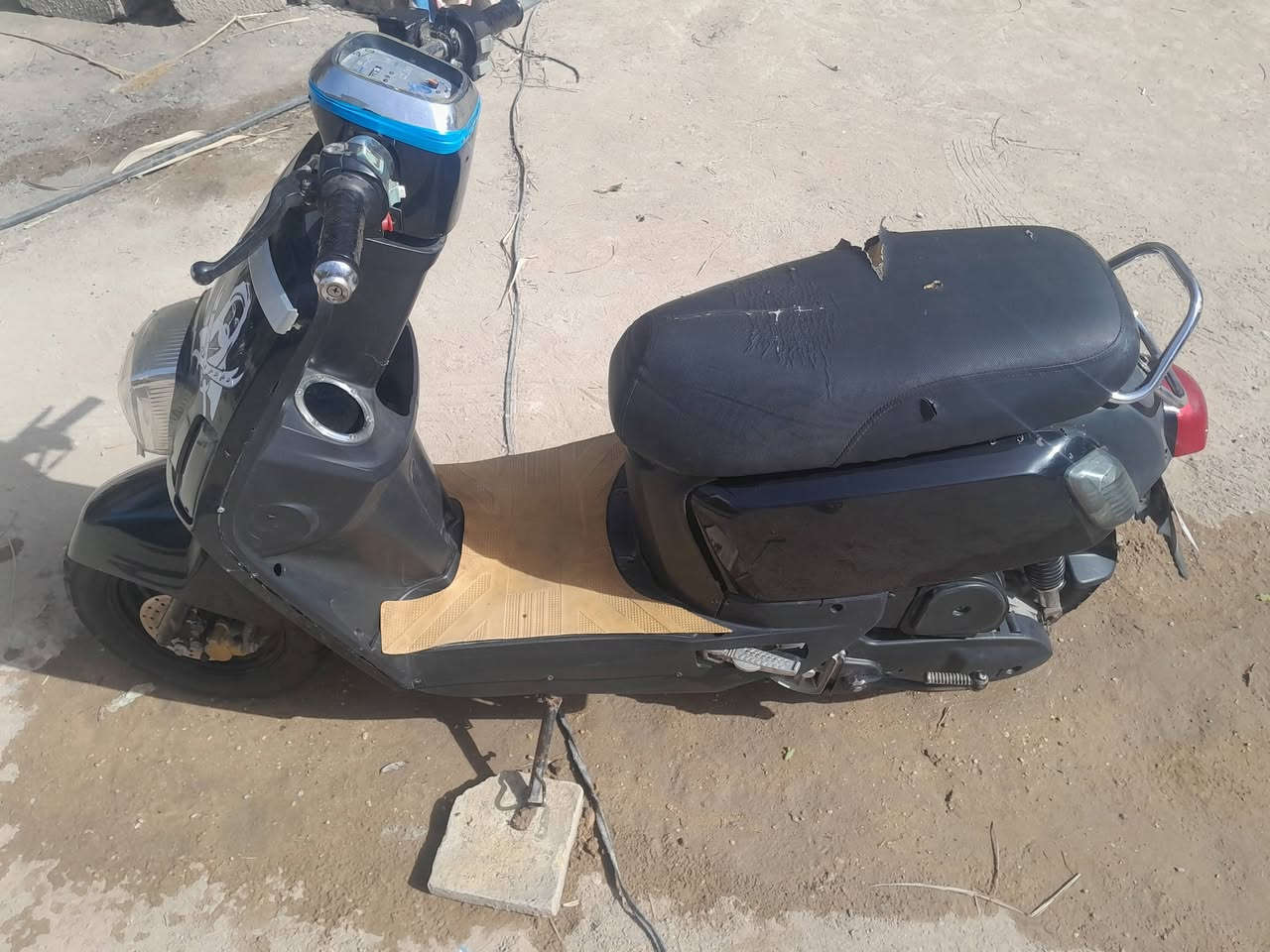 السلام عليكم شباب دراجه بوليس مسطره موديل 2012دراجه نقصها كهربايات ماتشتغل شلعه ومعدل بوشه 55بيع ومراوس السعر 350 حك الجيه العنوان كربلاء العطيشي***********
