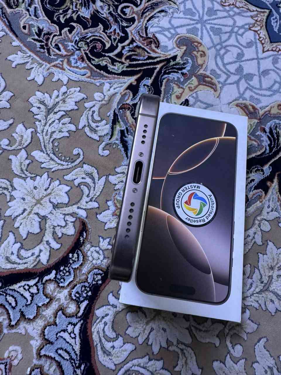 السلام عليكم 

للبيع iPhone 16 Pro Max – نظيف جداً

🔹 السعة: 256GB
🔹 حالة الجهاز: نظيف جداً وبدون خدوش
🔹 نسبة البطارية: 98%
🔹 عدد دورات الشحن: 230
🔹 الضمان: ضمان ماستر فعّال + داخل الضمان
🔹 الجهاز: شغال 100% بدون أي مشاكل
🔹 الملحقات: (كارتون + كيبل الشاحن )
🔹 الموقع: بغداد

💰 السعر: (مليون و450 )
📞 للتواصل: ***********
