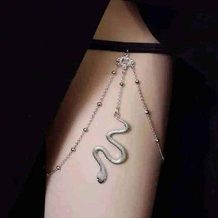 سوار الفخذ على شكل ثعبان🐍😍 سوار للفخذ ويرهم قلادة🐍✔️

تميزي بأحدث إطلالة مثيرة وساحرة ♥️

🌟كوالتي ممتاز أصلي ✔️
🌟طلاء ثابت بجودة عالية 💯
🌟غير قابل للصدأ ✔️ 
🌟مصمم بلمسة جاذبية 😍 
🌟تألقي بسحر جاذبية التصميم الساحر 😍😊
🌟متوفر باللون الفضي المميز 🩶

السعر 8  الاف 
🚘يوجد خدمة توصيل لجميع محافظات العراق 5 الاف🚘 كربلاء, العراق


**إذا كنت صاحب هذا الإعلان وتريد حذفه لأي سبب، رجاءا أرسل رسالة إلى الدعم الفني**