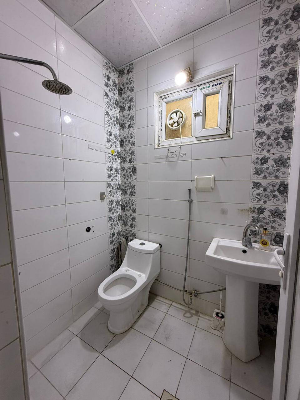 لليجار مشتمل ٧٠ متر السيديه شارع الكويتي يحتوي صاله مطبخ خدمات صحيه ٢ و٣ غرف نوم بست جديد ايجاره ٩٠٠ الف 
مكتب مهند الغريري للعقار شارع العلوه ***********
