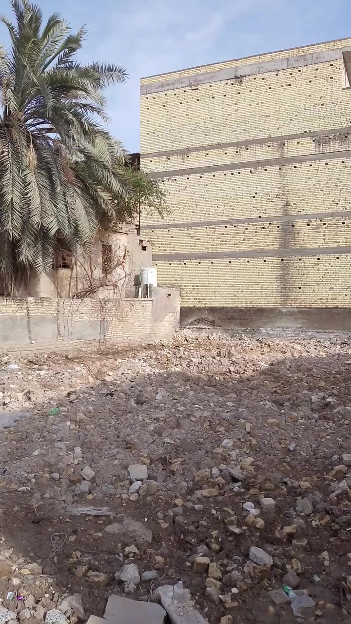 السلام عليكم ....احبتي

بيت للبيع في البصرة حي الرسالة

مساحة البناء 240م٢.....المساحة الكلية 403م٢

البناء عبارة عن هيكل طابقين و نصف 

السعر 770مليون

للاستفسار  ***********
***********
