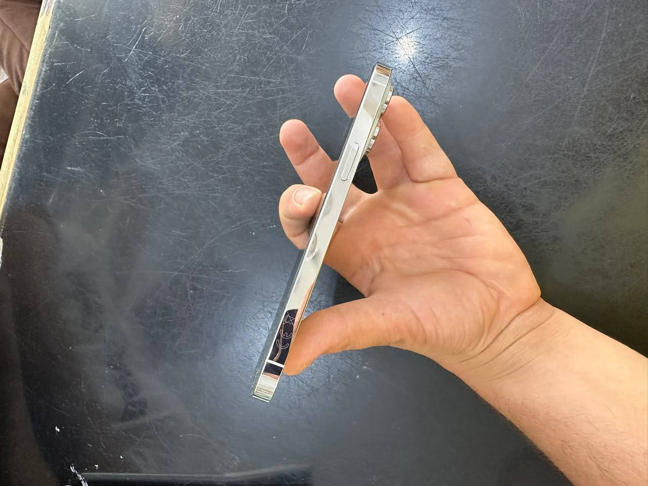ايفون ١٤ برو ماكس 🖤
بحالة الوكالة ✅
Water proof 💦
256  GB 📱
Battery :78🔋🔥 الون البيض النادر 
 مكفول
📌لا توجد خدوش نهائيًا 
السعر ٨٧٥وبي مجال  🔥🔥
للتواصل والاستفسار : ***********☎️
