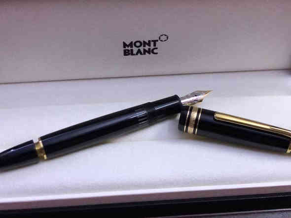 قلم مونت بلانك (Montblanc) 
ميسترستوك ١٤٦ - حبر 
ريشه ذهب خالص عيار ١٤
القلم يملّا بطريقه البستم   
الماني اصلي الحجم M 
لوك غير مستعمل 
مع العلبه الاصلية
والكرنتي والمرفقات  
للاتصال ***********
