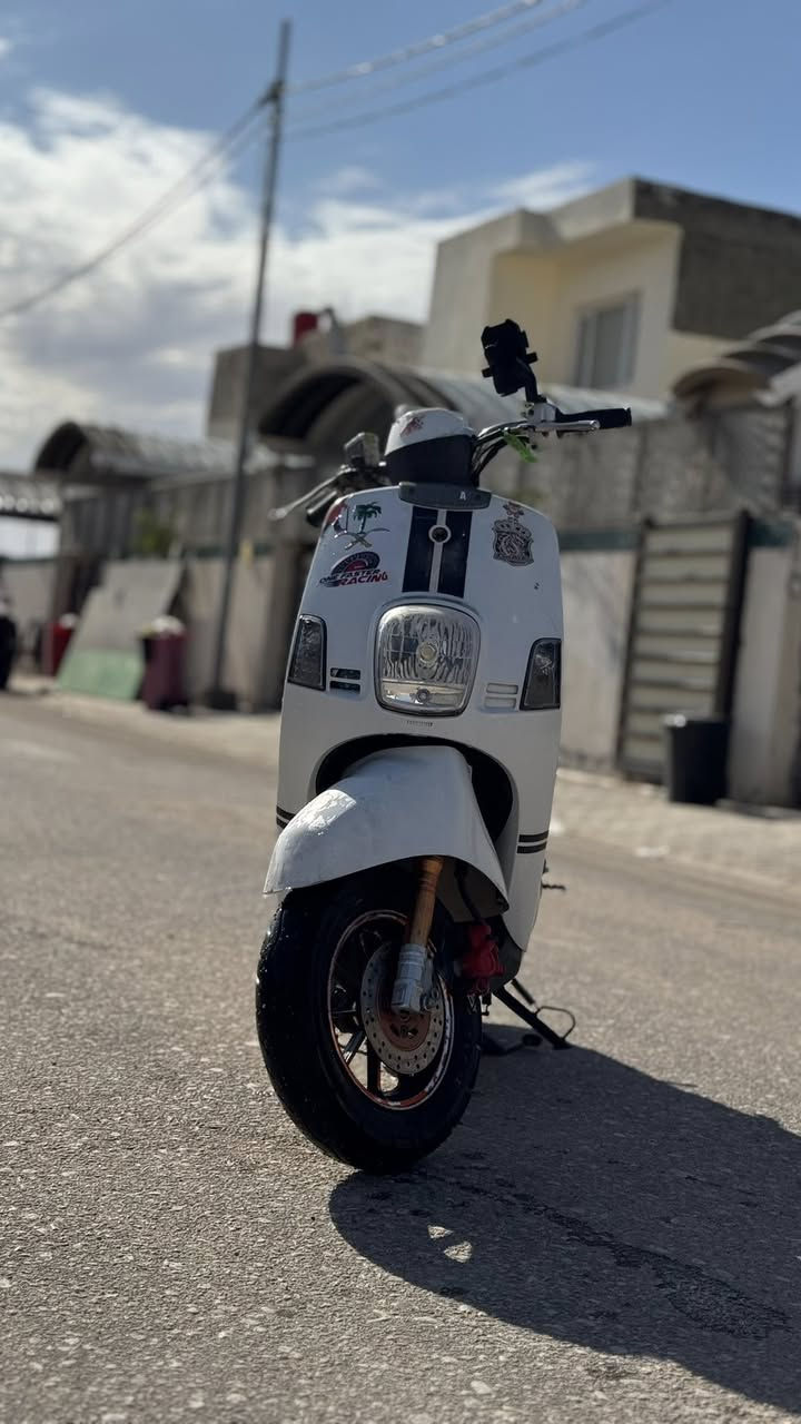 بوليس حاويه ما عايزه اي شي كله جاهزه برغي ما مفتوح بيه مكان نجف ويله او تايرع الكدام موجود سعر 900 بيه مجال  هذه رقمي ***********
