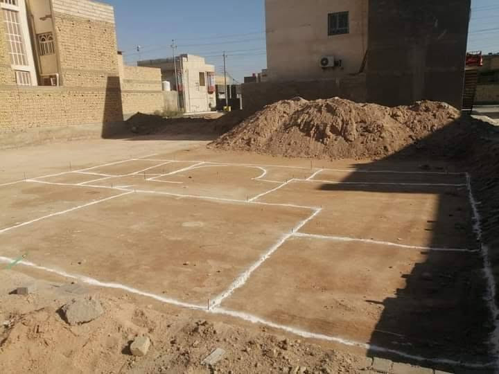 السلام عليكم هذا عملنه وكذلك تفاصيل العمل 
الهيكل 225 الف درجه اولى 
طابوك الطيب صب الكوبلن 15سم 
البتلو بناء حسب الارتفاع مانتقيد بأرتفاع محدد 
فوق البتلو بناء 3/70 
الرباط الارظي 12 شيش ابو ال16 الاتاري ابو النص مسافة اتاري عن اتاري 20 سم الاتاري كروشتين مخالف 
الصب C35 فابريتر القالب بلايود 
صب رباط النص 4 اشياش ابو النص اتاري ابو الربع مسافة الاتاري 20 سم 
الصب C35 
السطح تسليح حصيرتين ابو النص النشر كل حصيره 20 سم يعني الفتحه 10 سم 
جسور مخفيه ابو ال16 كل 3 متر 
الواجهه تشتغل حصيره ابو ال16 وحصيره ابو النص وحسب رغبة الزبون يري حصيرتين او كسر شبون ماعدنه مشكله 
شبكة السطح تتضمن البروفايل وباقي التفاصيل معروفه من اسمنت ورمل 

للتواصل ***********
