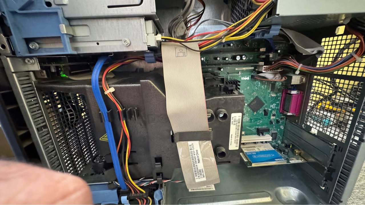 حاسبة دسكتوب نوع ديل بنتيوم 4 

Dell OptiPlex 210L

Intel(R) Pentium(R) 4 CPU 3.00GHz 2.99 GHz
512 MB (502 MB usable)
Windows  7 32-bit Operating System
Ram 512 megabytes 
Hard drive 75 gigabytes 
CD Room 
Flopy disk 
WiFi wireless بغداد, العراق


**إذا كنت صاحب هذا الإعلان وتريد حذفه لأي سبب، رجاءا أرسل رسالة إلى الدعم الفني**