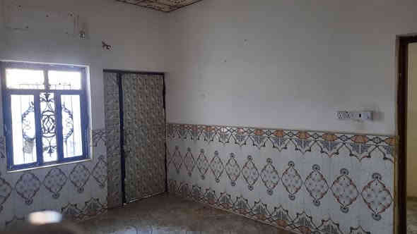 مشتمل للأيجار يتكون من غرفه وصاله وديوانيه ومطبخ صغير وصحيات وحديقه

#مطلوب عائله صغيره 

#العنوان ابي الخصيب فجة العرب شارع سيد غريب قرب جامع سادة الكريه 

#اللأيجار 300 بي مجال مع خط امبيريه واصله للبيت

#لتواصل *********** البصرة
