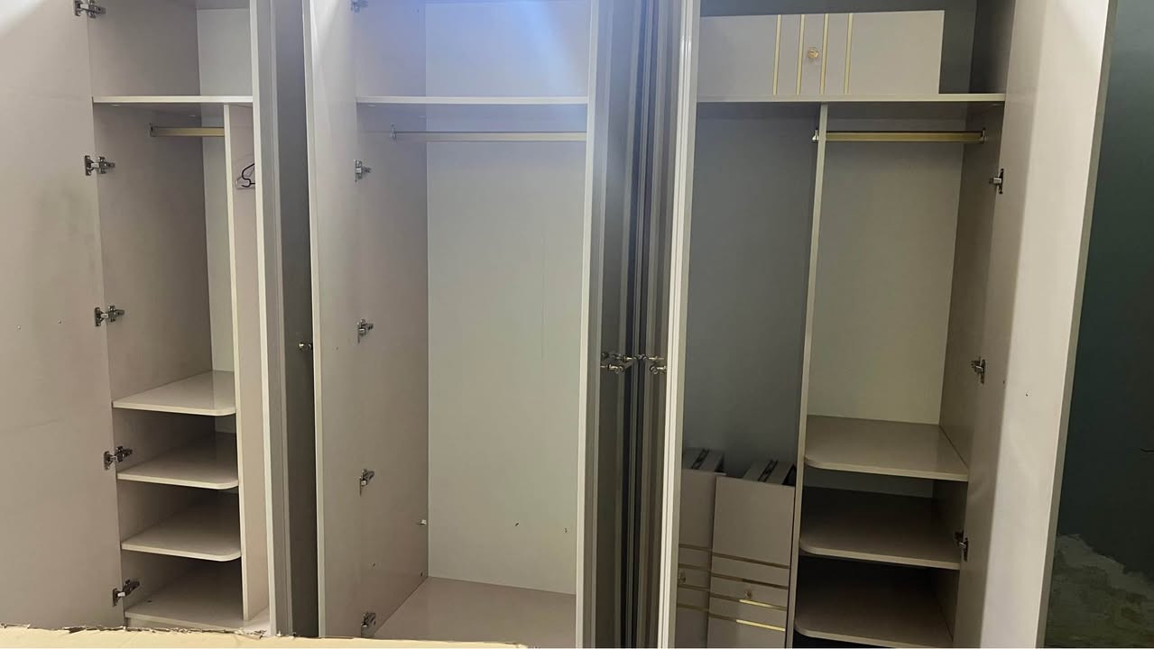 كنتور ست أبواب الوسط تحتوي على مراه احد أبواب المراه مفطوره لكن كل الأبواب والداخل بحاله جيده جدا بغداد, العراق


**إذا كنت صاحب هذا الإعلان وتريد حذفه لأي سبب، رجاءا أرسل رسالة إلى الدعم الفني**