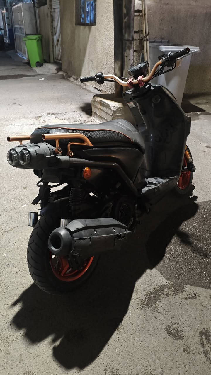 السلام عليكم سكنس جبلي للبيع الدراجه جديده مكينه بلاديه بيه ستيرن رياضي وكلجات وسبيايدرات وملقط وياله مشمشيات مكان حي القاهره السعر 900 وبيه مجال ***********  موجود واتساب
