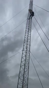 يعلن.  كادر وسام ديالى.   لنصب لابراج. ونقل لابراج.      وصيانتها.   و...