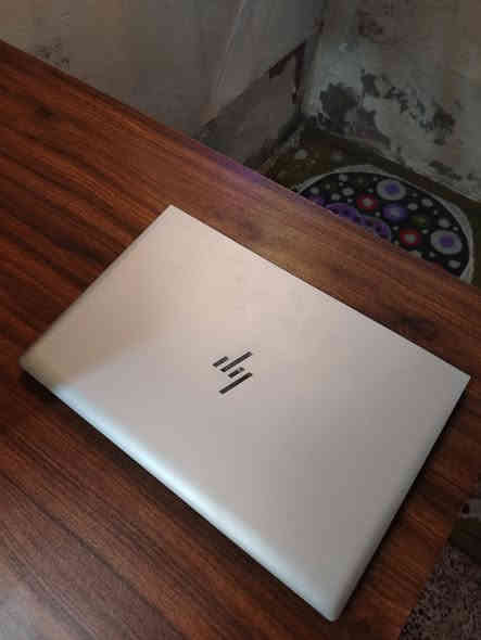 السلام عليكم لابتوب HP جيل 11 للبيع .
السعر 385 الف وبي مجال قليل .

اللابتوب مفول مواصفات
الجيل مالته جدا حديث الي هوة الجيل ال11 يعني سنه الإصدار مالته حديثه وادائه قوي.

فيس ايدي تعرف على الوجه .
حواف شاشة نحيفه ووزنه خفيف .

اللابتوب جدا نضيف وادائة قوي وممتاز يفيد الي عنده دراسة او العاب متوسطة او غيرها من الاستعمالات .

المواصفات :
المعالج intel cori5
الجيل : الحادي عشر (11)
كرت الشاشة : INTEL GRAPHICS 8GB
الشاشة : فول اچ دي (FHD) حجم 14.3 دقتها والالوان جدا واضحه وتشغل 4K بالمشاهدة .
الرام : 16G نوع DDR4 فدشي راقي .
الذاكرة : 256GB ssd M.2 
كيبورد عربي انكليزي ليزري .
كيبورد ميكانيكي .
سماعات ستيريو .
كامرة امامية واضحه
غالق كامره سلايد
بطارية اللابتوب ليثيوم تطول فوگ ال 4 ساعات ب الاستعمال المكثف .
سماعات بجانب الى الكيبورد 
المنافذ :
منفذ تايب سي للشحن
منفذ  تايب سي للبيانات 
منافذ USB 
منفذ Hdmi
منفذ سماعات
وغيرهن بعد.
المميزات:
كيبورد عربي انكليزي ليزري ميكانيكي .
لونه فضي من الخارج والداخل فدشي مرتب

الملحقات:
ملحقاته كلها موجودة واصليه
كيبل ثلاثي اصلي.
شاحنة اللابتوب الاصليه  .
جنطة لابتوب لونها اسود ومرتبه هم بعدهي جديده غير مستخدمه .

منصب عليه وندوز 10 برو مفعل مدى الحياة وحزمه الاوفس كامله كذلك مفعلة مدى الحياة .

اللابتوب كلش نضيف ومواصفاته قويه ومحترمه وتصميمه كلش مرتب . ومابي أي نقص كيبورد سماعات انترنت شاشة كامرة كله شغال وممتاز وماب اي نقص من اي ناحية .
وكلشي بي بعده جديد ونضيف مثل ماموضح.

السعر : 385 الف وبي مجال جدا قليل .

مكاني النجف والي يريده توصيل هم موجود ان شاء الله .

***********

(لابتوب للبيع النجف بغداد الانبار البصرة حاسبة محمولة منضدية دل dell hp pc laptops laptop computer )
