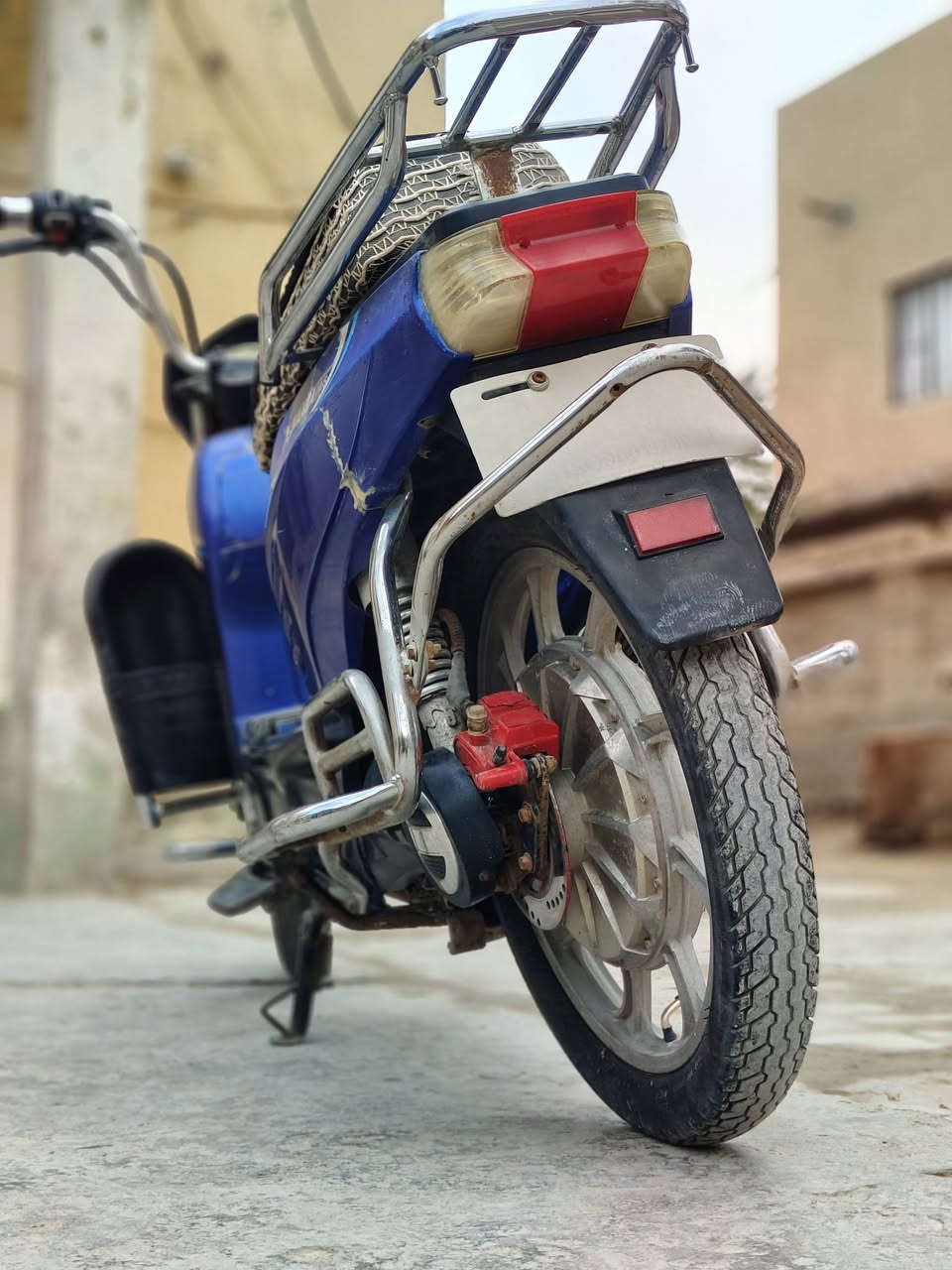 موطور هارلي للبيع 
• الموطور شغّال.

• البطاريات تعبانه (يحتاج تبديل). تكدر اتبدله بطاريات مستخدمه ب 50 الف . يصير يوديك وين ماتريد 

• ملاحظه / بريك الخلفي غير شغال.

• بريك الأمامي شغال✔ 

✨ المواصفات:

✔ بصمة تشغيل

✔ مانع سرقة

✔ سويجين

✔ هورن

💰 السعر: 200 ألف .ابيعلك بسعر كشر .

📍 المكان: الگرمة
تواصل واتس اب:
***********
