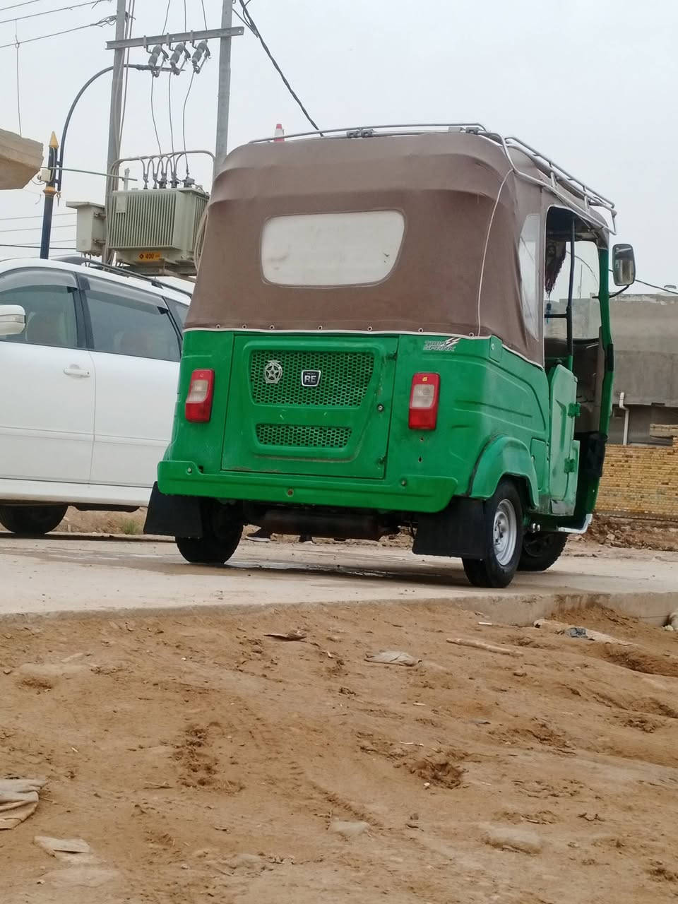 سلام عليكم تكتك البيع موديل 22شهر شهر 12رقم ذي قار نكليزي بسمي رجان المو شراي لا  كفاله عامه مكينه وكشر ***********خاص ما جاوب
