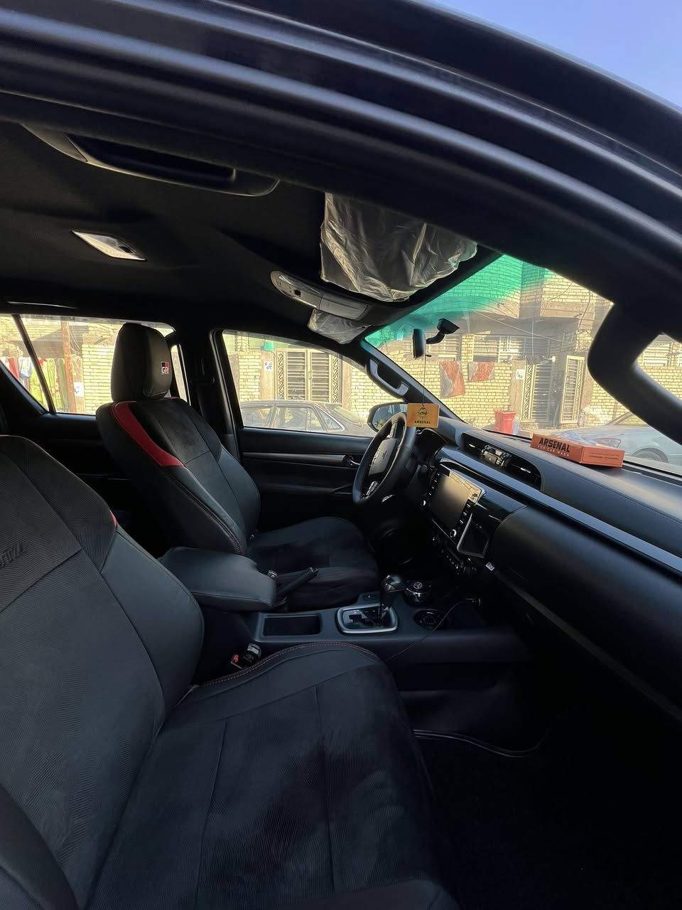 السلام عليكم
تويوتا هايلوكس GR اعلى فئة 

موديل202e 

ماشية66 

مكفولة كفالة عامة  

تحويل مباشر 

السعر المطلوب420 

للاستفسار***********
