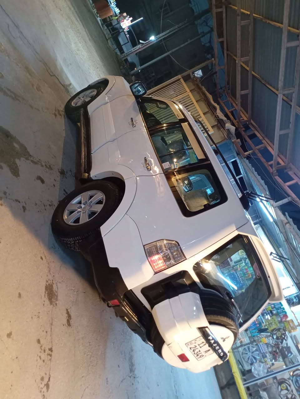 السلام عليكم
————————-
باجيرو 2008 حبتور 
رقم بغداد انكليزي باسمي تحويل ثاني يوم 
———————————————
مواصفات 
١- فتحة 
٢- شاشة كأمره 
٣- كشنات جلد + كهرباء 
٤- تبريد ٣ قطع 
٥- مري شفط 
٦- فور ويل 
باقي مواصفات المعروفة 
———————————————————
سياره مكفوله بدون حادث بية صبغ 2 قطع طخت تكتك  بدون اي دواخل وعلى الفحص بدون ايرباك سياره جاهزه بدون اي نقص بية ملاحظه بسيطة جدا فقط
+ موجود السونار مالها 
 
————————————————————————-
السعر:-115 بي مجال بسيط
مكانه :- بغداد الجديده
***********
