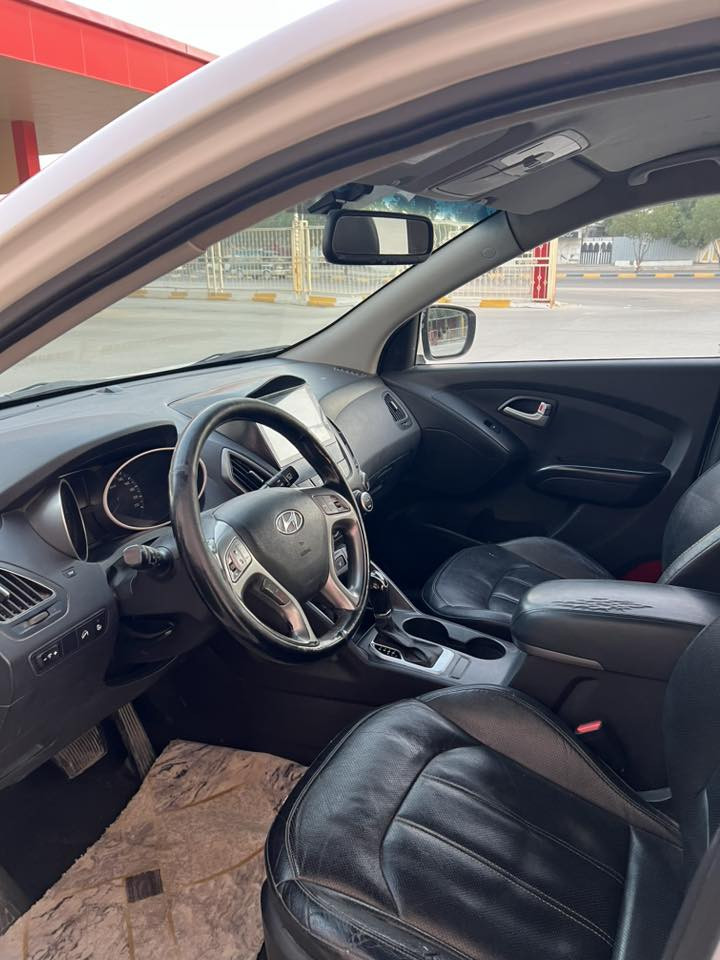 السلام عليكم
توكسان 2015 للبيع كاز 
فول مواصفات كشنات جلد بصمة السيارة دخول جديد
كصة جنطة السيارة ما عايزة شي مال بيت 
تبريد ثلج ثلج سعره 55 وبيهة مجال
مكاني نجف 
للاستفسار اكثر ***********
