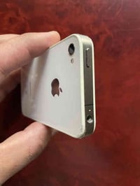 لعشاق الانتيكات ايفون ٤ كلشي شغال للحجز واتساب فقط ٠٧٧١١١٢٤٧٧٠