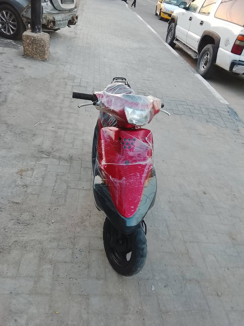 دراجه 9بعدهي ملحه كلشي شغال بيه شاير صطاب لايت السلف هم شغال بس مادري شبي وكف بحده دبلات مامي خلفي الكيلو متر شغال حساس البانزين شغال حساس سرعه ومال دهن يعني مابيه نقص مكينه ناعمه عنواني بصره سعر 300وبيه مجال ***********

