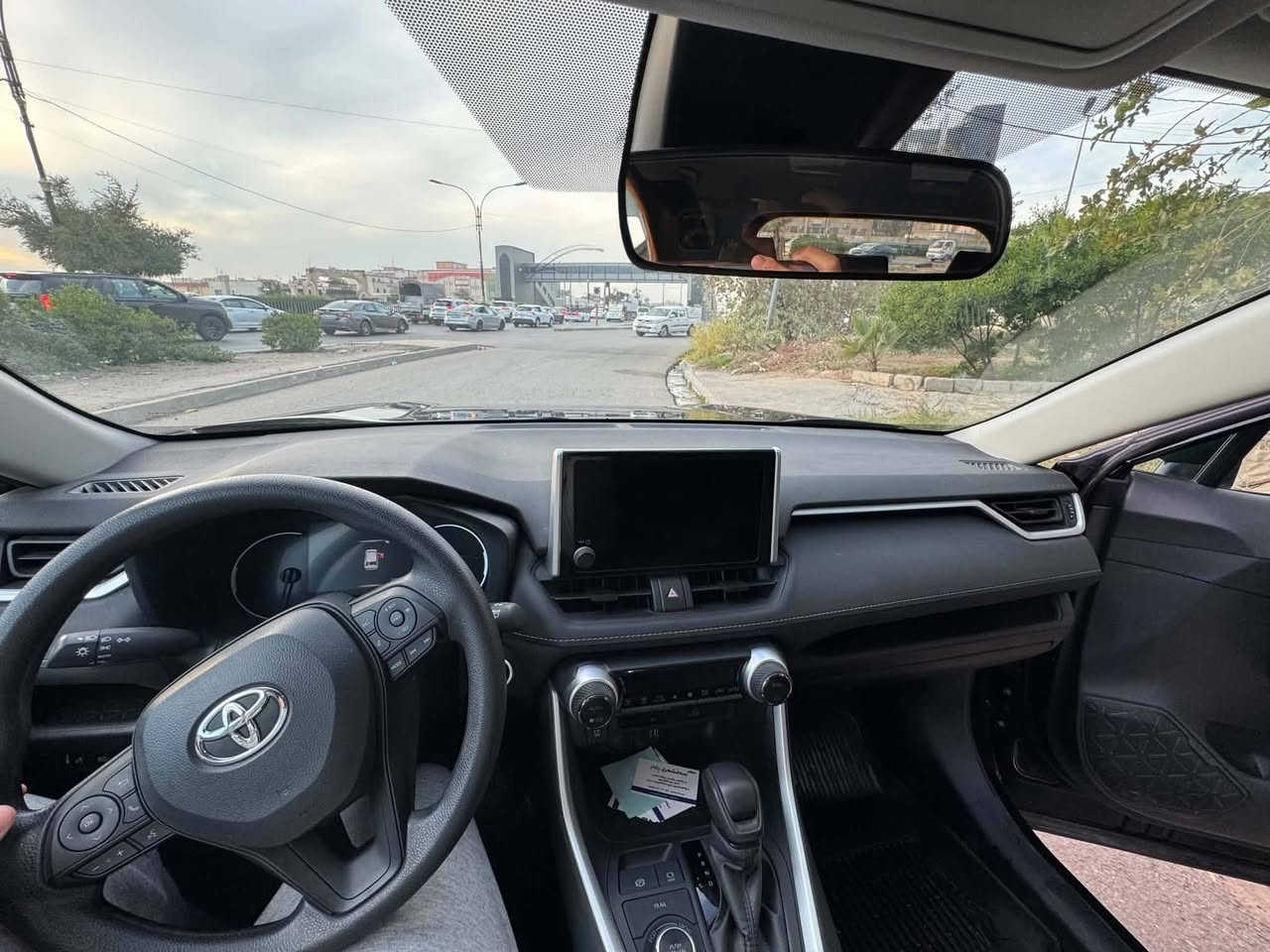‏2024   TOYOTA RAV4 XLE Hybrid.
اللون الخارجي  اسود
  عداد 18 الف مايل  
وارد  امريكي 
 الفحص  كامل
         
الاضافات :

•دفع رباعي 4*4
• ماتور 2500cc هايبرد
• قير اوتوماتيك 
• كراسي مخمل
• شاشة كبيرة
• كاميرا خلفي
• رادار امامي
• مانع تصادم
• محدد مسرب
• تصحيح مسار
• مثبت سرعة
• مانع انزلاق
• استيرنق متحرك
•ابل كار بلاي 
•اندرويد اوتو 
• تحكم طارة
• إنارة ترحيبية
• مري كهرباء
• غمازات عالمري 
• حساسات تجاوز BSM 
• شاشة اعطال
• زجاج كهرباء ملون
• اضوية امامية زنون LED
• اضوية خلفية LED
• كشافات زنون LED
• اضاءة فل زنون LED
• ليد زنون نهاري
• نظام صوتي مميز
• أوامر صوتية
• حساسات ضغط هواء الإطارات
‏• GPS
• 3 أنظمة قيادة (eco, ev, sport)
•تبريد 2 قطع  مركزي
• هولد كب
• ركايات وسط
• بلوتوث
• مدخل USB + AUX

فقط بيع  السعر 24500
***********
المكان موصل
