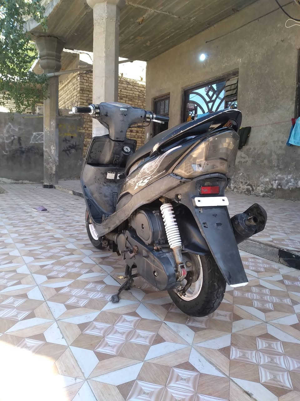 سلام عليكم ماكس عدله فول ملاح فول نعومه الدراجه شغاله بس سلف مايشتغل مختمه التصال ***********ديوانيه حي الجامعه سعر ٦٥٠
