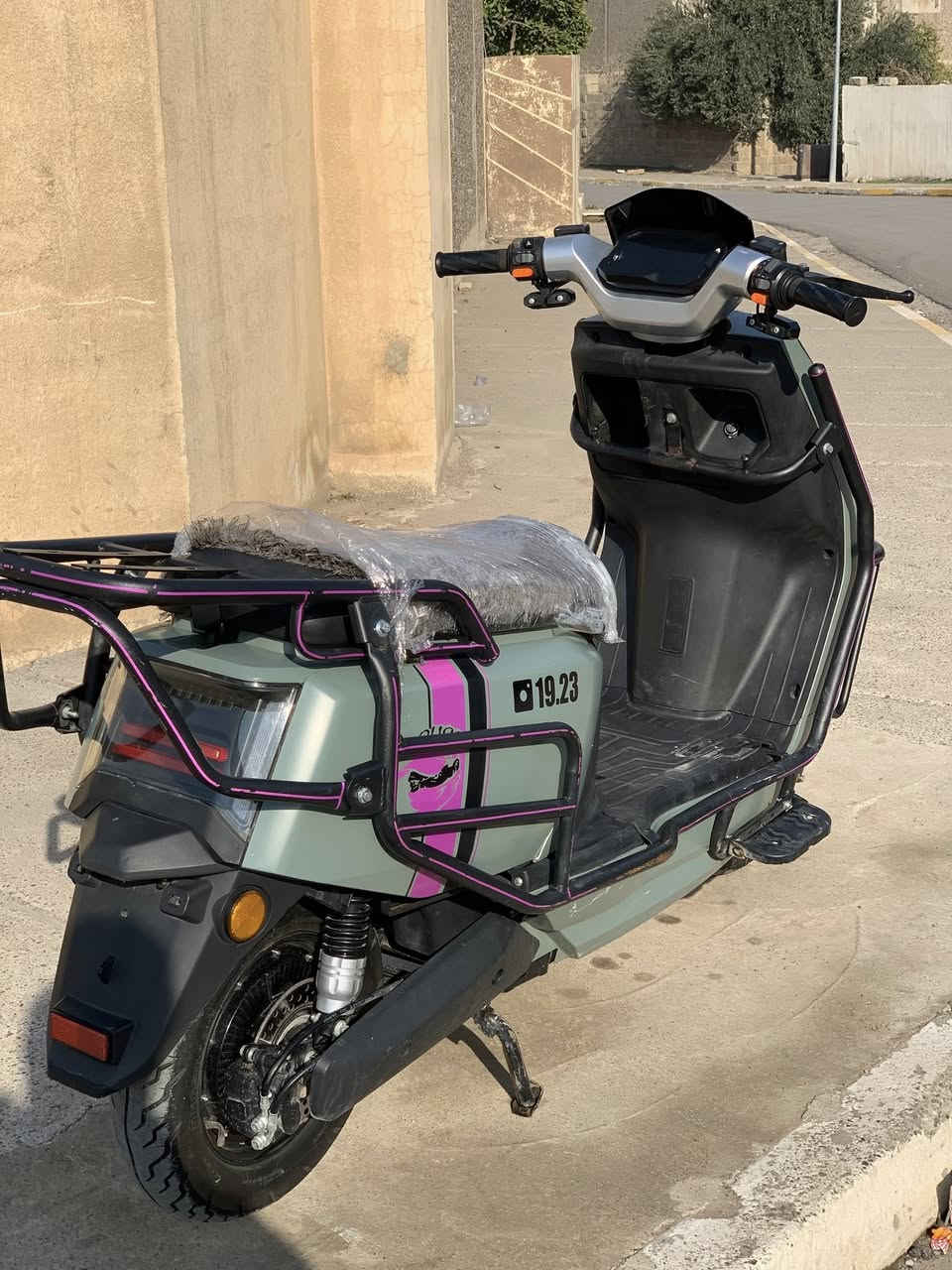 ماطور وحش 🖤 
ملف 2500 
بطريات 6 مصطره 
مستعمل شهر 
سرعه ٩٩ حقيقي ٨٠ 
السعر 575 وبي مجال 
التواصل ***********
