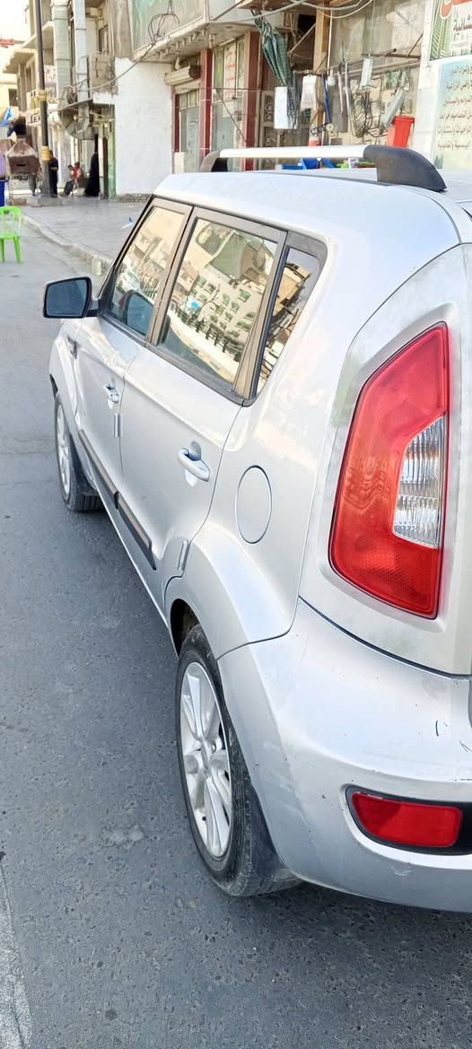 كيا صول 2013 وارد امريكي 
  رقم بابل انكليزي محرك 1600
      ماشيه 116
  مواصفات عاديه تحكمات 
 ويل كب ارضيه مغلف جلد 
سعرها 85 بيه مجال 
مكان كربلاء/ الحر 
***********
سونار بالصور
