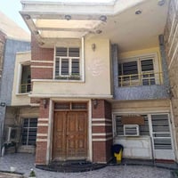 بيت للبيع في موقع متميزمساحة300م ونزال 30بيه5غرف نوم واستقبال ومطبخ وص...