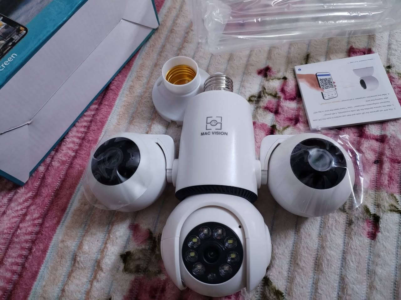 السلام عليكم 
كامرة ثلاثية متحركة للبيع استخدامها عن بعد عن طريق الهاتف والتحكم بها بعدها بالكارتون ما مستخدمة وبسعر كلش مناسب ٤٠ الف ترهم داخل البيت او خارجه للاتصال ***********
