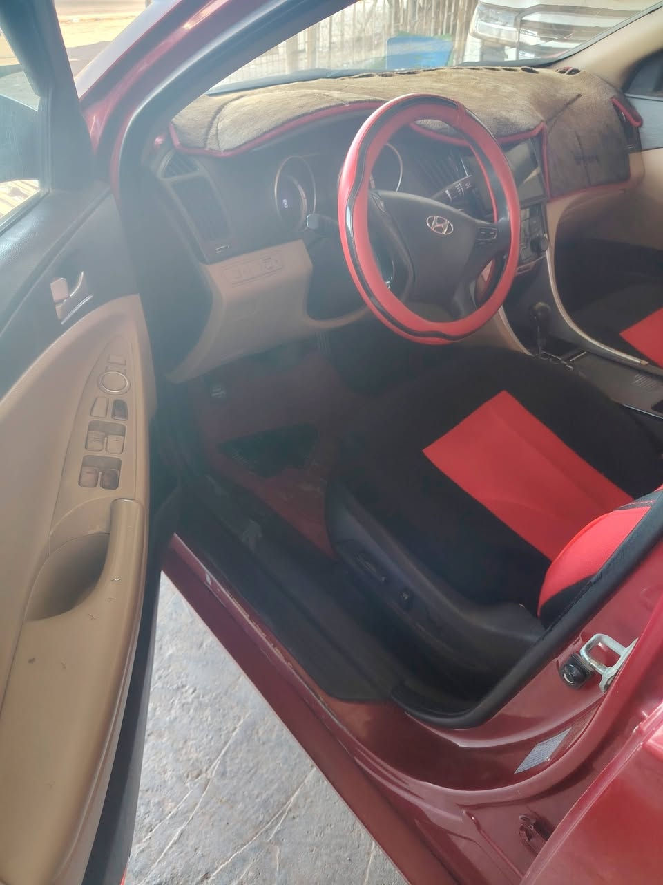 للبيع سوناتا ٢٠١١ خليجي
بيه باب سايق صبغ بدون دواخل
باقي سياره كفاله عامه
مواصفات بنوراما
شاشة كامرا خلفيه
حساس خلفي
اشاير بلمري مري شفط
مكينه ٢٤٠٠ دوش
رقم جديد
تخم تاير صدر أمامي خلفي جديد
سعر ١١٠ بيه مجال 
مكان واسط الصويره تفاصيل
***********
