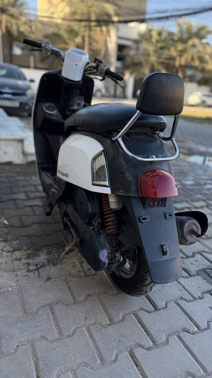 ماكس بوليسي موديل ٢٠١٠
مكينة ما مفتوحة نكرة سلف 
السعر ٨٠٠ 
***********
